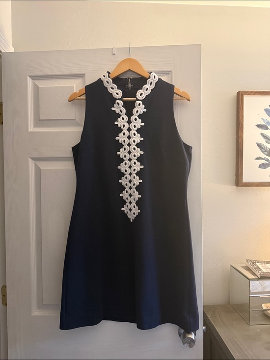 Lilly Pulitzer Dresses & Skirts - Lilly Pulitzer Navy Callista Shift Dress with White Crochet Trim